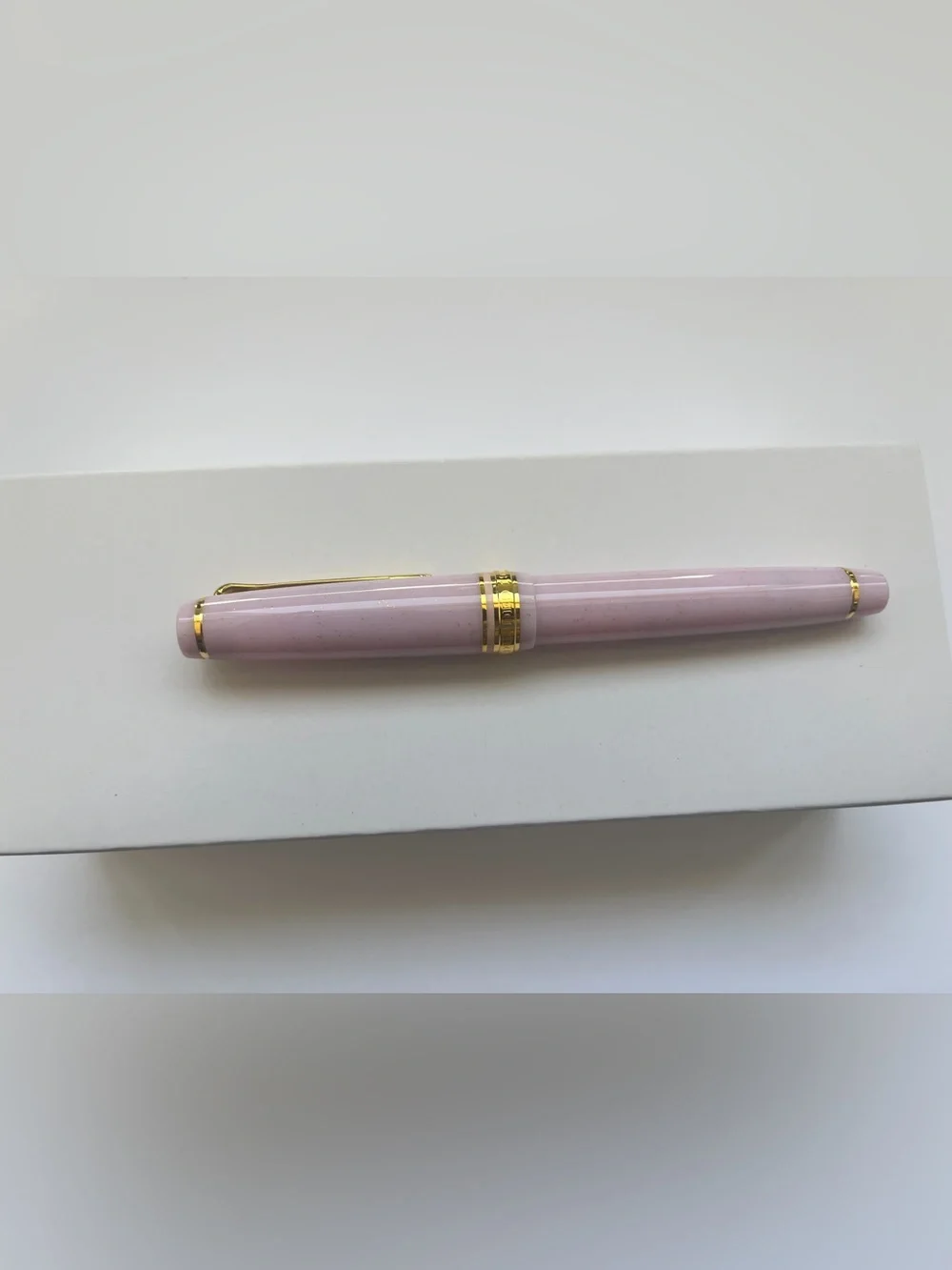 NIP Sailor Pro Gear Slim Laddessperite Milk Glass Fountain Pen M Sakura Latte
